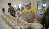 Bữa ăn cho người cách ly Covid-19 ở trường Quân sự - Bộ Tư lệnh Thủ đô Hà Nội