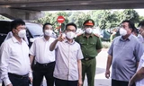 Phó Thủ tướng Vũ Đức Đam kiểm tra công tác phòng chống dịch ở Hà Nội. Ảnh: PV