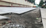 Vỉa hè vừa lát đá lại bị đào xới tại tuyến phố kiểu mẫu Hà Nội