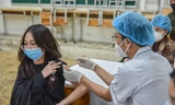 Người dân Hà Nội tiêm mũi 3 vắc xin COVID-19