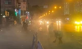 VIDEO CLIP: Công trường dùng máy thổi bụi mù mịt giữa cao điểm ô nhiễm không khí ở Hà Nội