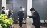 Thường trực Ban Bí thư Lương Cường cùng nhiều lãnh đạo viếng phu nhân Đại tướng Võ Nguyên Giáp