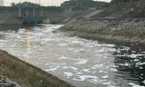 Bất ngờ kênh dẫn nước Yên Sở bọt trắng như băng đổ ra sông Hồng, đơn vị vận hành nói gì?