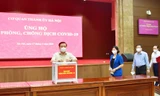 Bí thư Thành uỷ Hà Nội Đinh Tiến Dũng cùng lãnh đạo Thành uỷ Hà Nội ủng hộ phòng chống COVID-19.