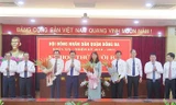 Ông Đặng Việt Quân (thứ ba từ phải sang) giữ chức Chủ tịch UBND quận Đống Đa