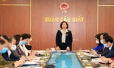 Phó Bí thư Thường trực Thành ủy Hà Nội Nguyễn Thị Tuyến chỉ đạo công tác phòng, chống dịch COVID-19 trên địa bàn quận Cầu Giấy