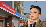 Giáo sư Ngô Bảo Châu khen ý tưởng thiết kế biển hiệu quảng cáo kiểu mẫu trên đường Lê Trọng Tấn (Hà Nội). Ảnh: Tri Thức Trẻ