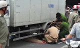 Người phụ nữ chết thảm dưới bánh xe tải