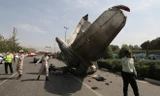 Hiện trường thảm khốc vụ máy bay Iran rơi
