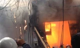 [VIDEO] Lửa cháy ngùn ngụt, thiêu rụi xưởng gỗ