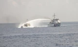 Chùm ảnh tàu Trung Quốc tiếp tục uy hiếp tàu Việt Nam