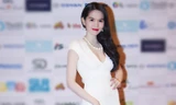 Ngọc Trinh quyến rũ trên thảm đỏ ở Hàn Quốc