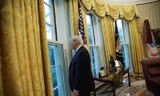 Tổng thống Mỹ Donald Trump trong buổi phỏng vấn với phóng viên Reuters tại Phòng Bầu Dục. Ảnh: Reuters