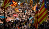 ‘Đòn’ ra tay đầu tiên của Madrid trước việc tuyên bố độc lập của Catalonia