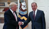 Tổng thống Mỹ Trump bắt tay Bộ trưởng Ngoại giao Nga Sergey Lavrov tại Phòng Bầu Dục hôm 10/5. Ảnh: Twitter Bộ Ngoại giao Nga