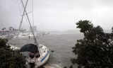 Bão lớn khiến mực nước biển ở Florida tăng lên tới 4,6m. Ảnh: Reuters
