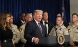 Tổng thống Donald Trump phát biểu tại Sở Cảnh sát Thủ đô Las Vegas. Ảnh: Reuters