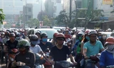 Các phương tiện ùn tắc, giao thông căng thẳng.