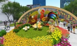 Cổng chào tại đường hoa Nguyễn Huệ năm nay cũng sẽ được lên ảnh ảo