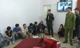 39 người đánh bạc bị tạm giữ. Ảnh: C.A.