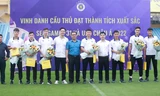 Vừa tới sân tập, các tuyển thủ U23 Việt Nam của CLB Hà Nội đã nhận 3 tỷ đồng