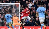Đánh bại Man City 2-1 trận derby thành Manchester, MU bám sát đối thủ trong cuộc đua vô địch