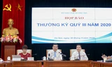 PGS.TS Nguyễn Thu Thủy trả lời báo chí (ngoài cùng bên trái)