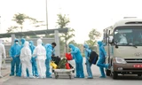 Xe đưa người mắc COVID -19 ở Guinea Xích đạo về tới bệnh viện Nhiệt đới