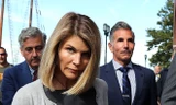 Lori Loughlin và chồng phải ngồi tù, nộp phạt tổng cộng 400.000 USD vì hối lộ, làm giả hồ sơ chạy cho con gái vào đại học danh tiếng.
