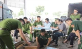 Lực lượng Hải quan phối hợp Biên phòng, Công an kiểm tra một lô hàng ngà voi nhập lậu