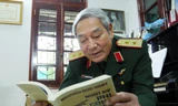 Trung tướng Nguyễn Đức Soát xuất bản “Nhật ký phi công tiêm kích” để tri ân đồng đội. Ảnh: HOÀNG MẠNH THẮNG 
