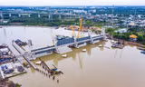Các cống ngăn triều đã lắp cửa van nhưng công trình phải “đắp chiếu”, không thể tiếp tục thi công để đưa vào vận hành chống ngập 