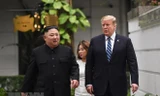 Chủ tịch Triều Tiên Kim Jong - Un và Tổng thống Mỹ Donald Trump tản bộ trong khách sạn Metropole Hà Nội sáng 28/2 Ảnh: TTXVN