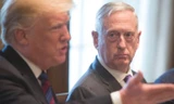 Tổng thống Trump và tướng Mattis (phải) lúc ông Mattis còn làm Bộ trưởng Quốc phòng Mỹ Ảnh: CNN 