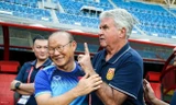 Ông Park Hang Seo gặp lại thầy Hiddink ảnh: P.V