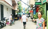 Con hẻm này trước đây rộng chỉ đủ chiếc xe máy, nay cơi nới rộng tới 4m