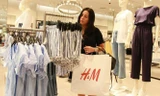Lợi nhuận của H&M giảm mạnh do hàng tồn kho lớn - Ảnh: Getty/CNN.