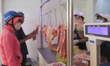 Sức tiêu thụ thịt heo trên thị trường đang giảm vì giá tăng quá cao Ảnh: NGỌC ÁNH