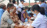 ‘Tiền Phong chung tay vì Sức khỏe Cộng đồng’ đến với người dân khó khăn tại Long An