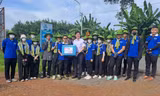 Hội Sinh viên tỉnh Đồng Nai thăm và tặng quà Đội hình sinh viên tình nguyện 'Mùa Hè Xanh'