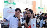 Nam sinh năm 2 được truyền động lực hiến máu từ mẹ