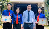 Nam sinh thủ khoa tỉnh Long An từng 2 lần định bỏ học để đi làm để phụ giúp bà 