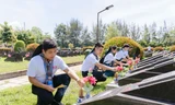 Tuổi trẻ Việt Nam tri ân các Anh hùng liệt sĩ tại Nghĩa trang liệt sĩ Rừng Sác - Cần Giờ