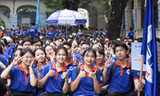 TP. HCM: Hàng nghìn sinh viên tình nguyện ra quân chương trình ‘Tiếp sức mùa thi’ năm 2025