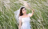 Giới trẻ TP. HCM mê mẩn với đồng cỏ lau 