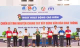‘Chiến sĩ tình nguyện TP. HCM chung tay xây dựng văn hóa giao thông’