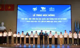 Trao học bổng cho 200 sinh viên vượt khó, học tốt TP. HCM