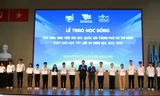 Trao học bổng cho 200 sinh viên vượt khó, học tốt TP. HCM