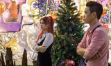 Thời tiết se lạnh, bạn trẻ nô nức ra đường đêm Noel