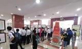 Bạn trẻ hào hứng tham quan triển lãm ‘Biển và hải đảo Việt Nam’